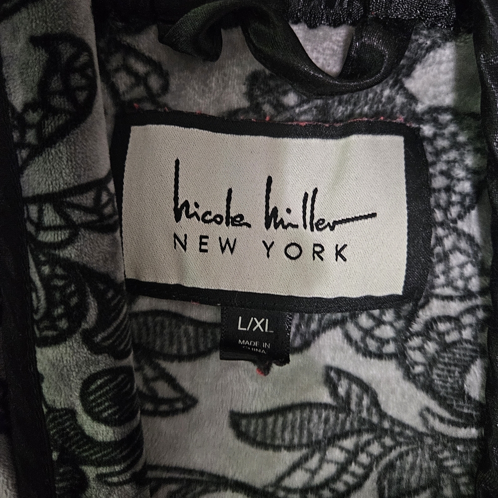 Nicole Miller Black and Gray Patterned Robe - Picture 4 of 6